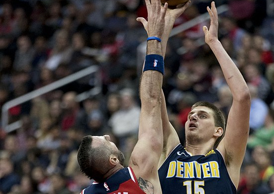 渐夺回场上 渐夺回场上