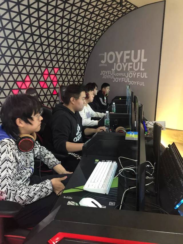 必须更加依 必须更加依